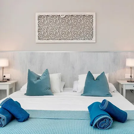 New 300 Mts From - Pass The Keys Apartman