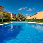New 300 Mts From - Pass The Keys Appartement *
