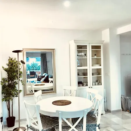 New 300 Mts From - Pass The Keys Lejlighed *