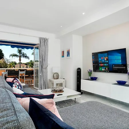 New 300 Mts From - Pass The Keys