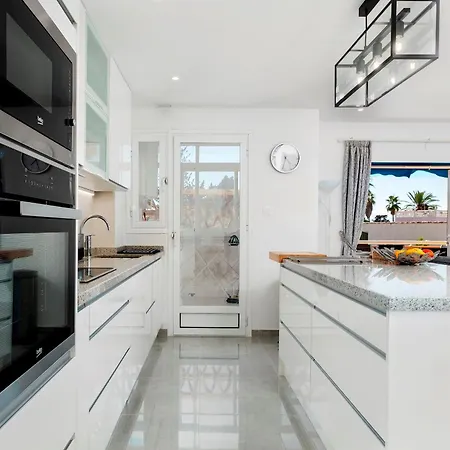 New 300 Mts From - Pass The Keys