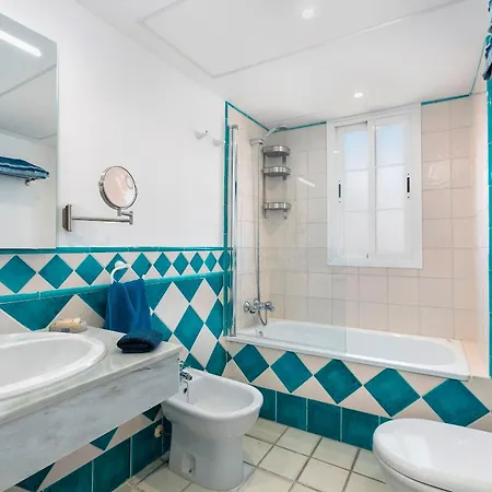 Apartament New 300 Mts From - Pass The Keys *
