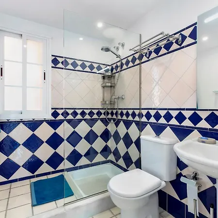 New 300 Mts From - Pass The Keys * Marbella