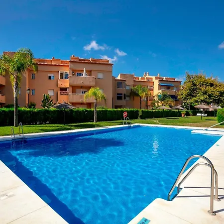 New 300 Mts From - Pass The Keys Apartmán
