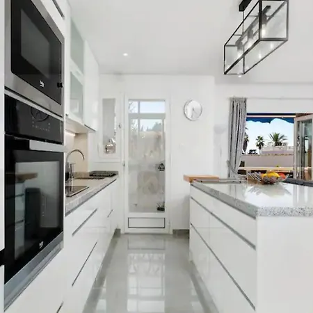 New 300 Mts From - Pass The Keys * Marbella