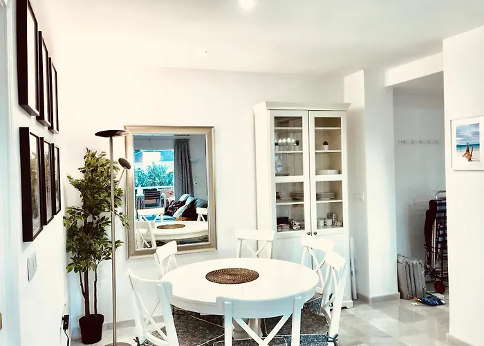 New 300 Mts From - Pass The Keys Appartement *