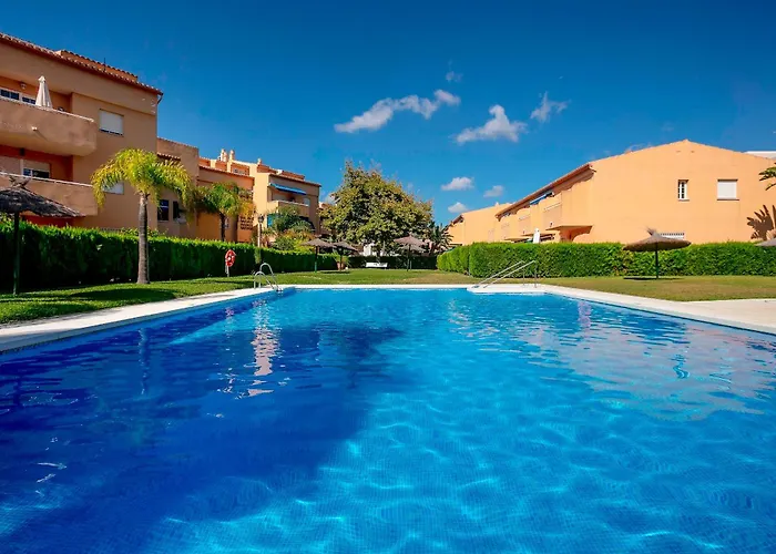 New 300 Mts From - Pass The Keys Apartmán *
